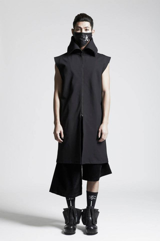 Hi-Collar Sleeveless Black Jacket